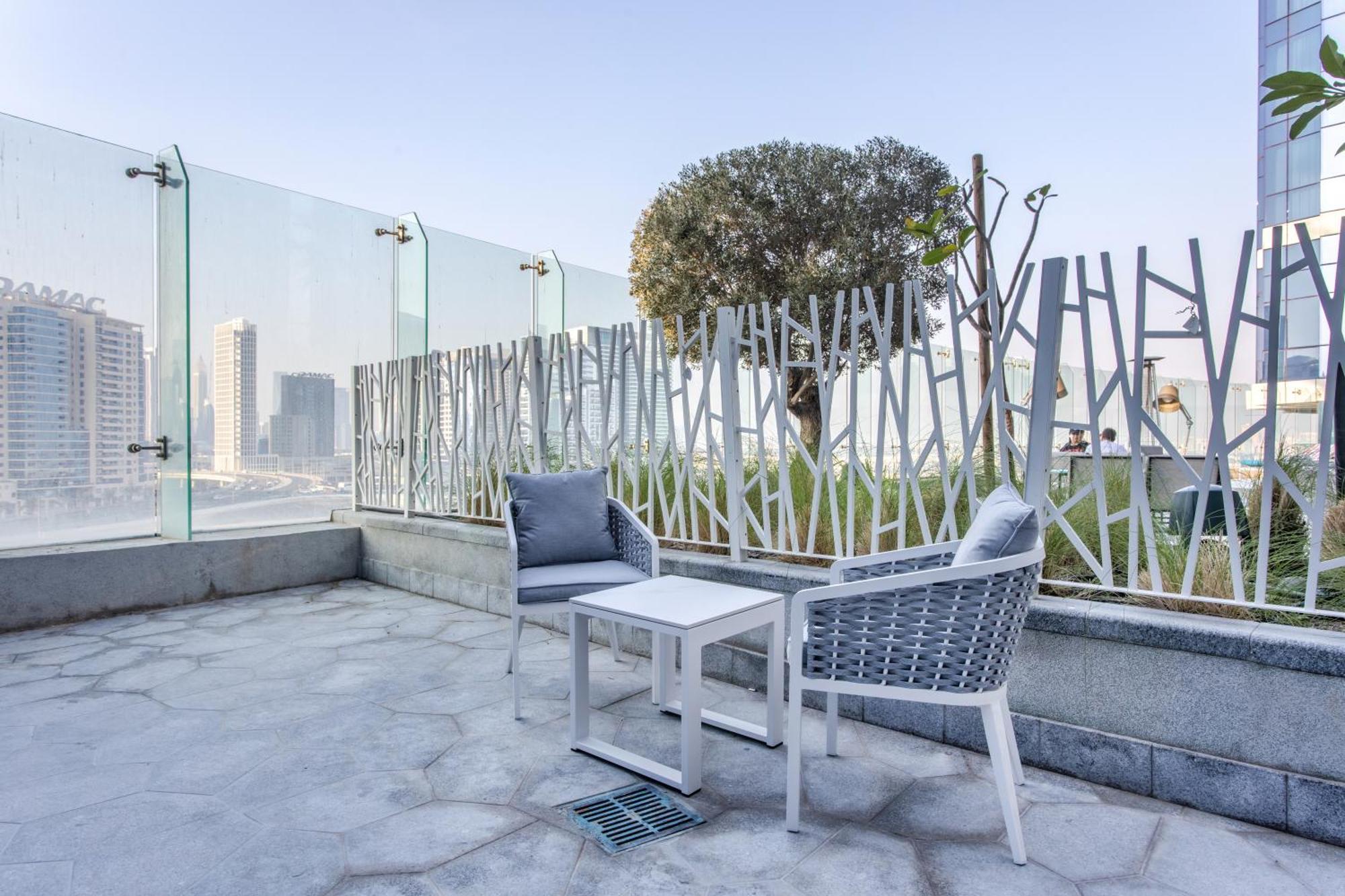 Wehost - Sophisticated 2br With Large Private Terrace & Direct Pool Access *